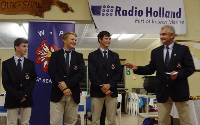 Die WP Juniorspan wat hul “Caps” ontvang het, met vlnr Werner van Zyl (Gansbaaier), Bradley Bartlett en  Juandré Geldenhuys (Kapt) saam met DP Burger